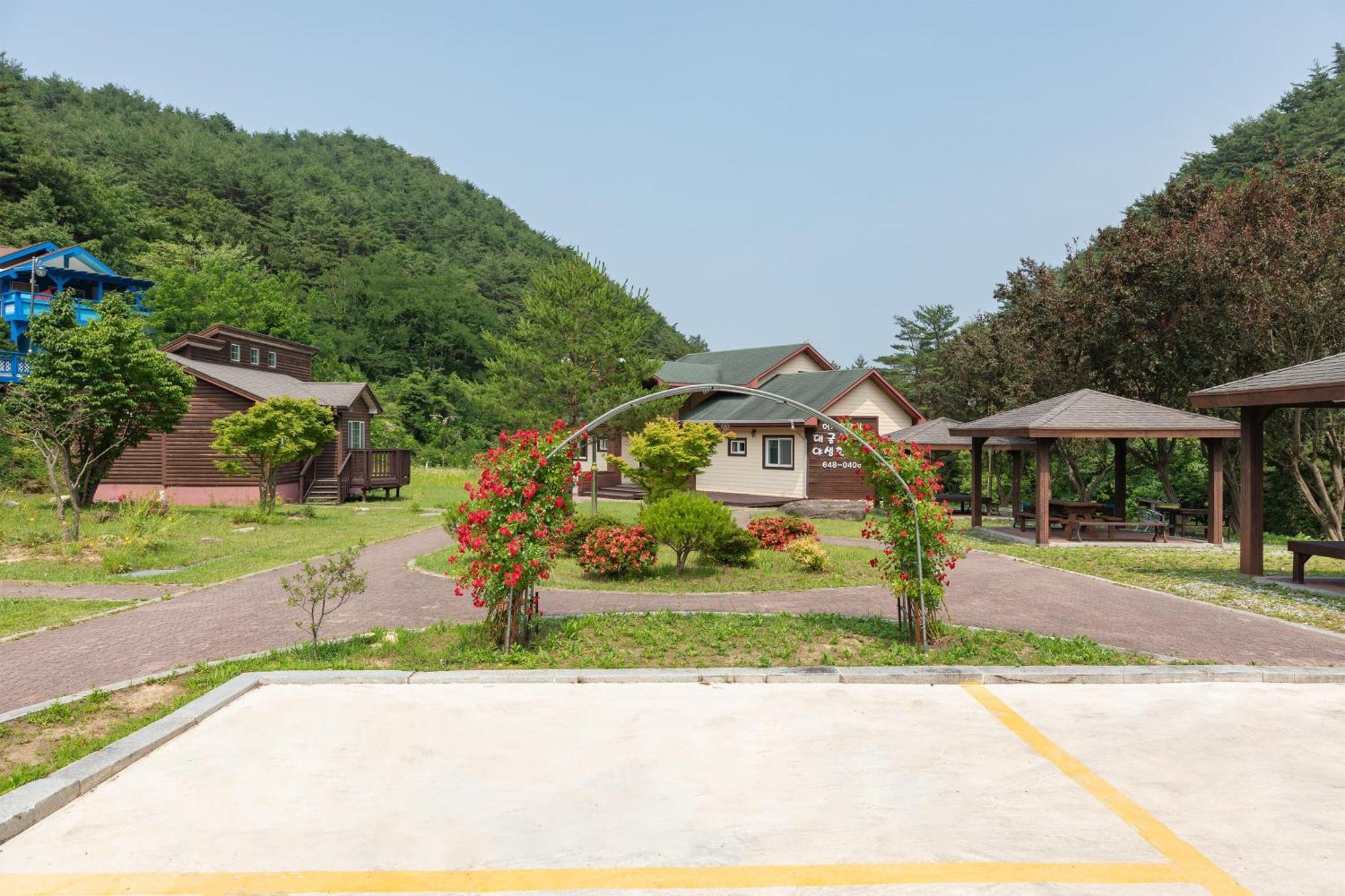 Gangneung Yasaenghwa Maeul Hotel Eksteriør billede